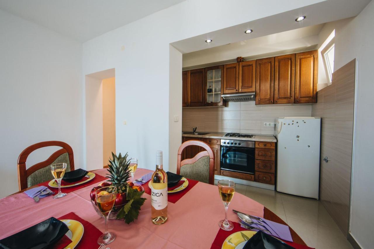 Apartments Mateo Brela Exterior photo